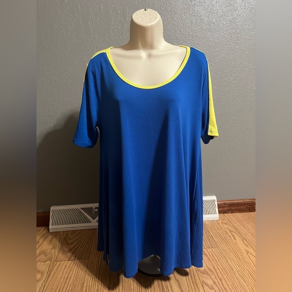 Lularoe Perfect T Medium